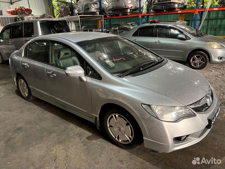 В разборе Honda Civic Hybrid (FD) 2010г. рестайлин