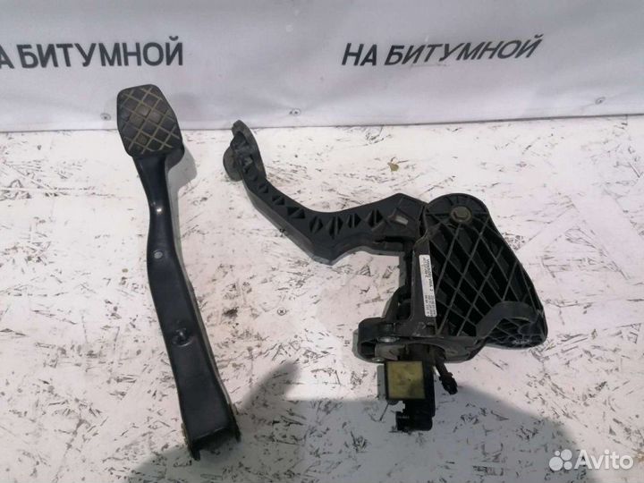 Педаль тормоза Volkswagen Passat B6