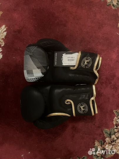 Боксерские перчатки