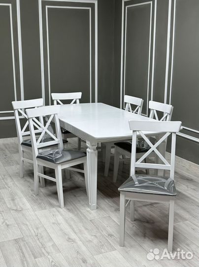 Стол и стулья в гостиную. В наличии