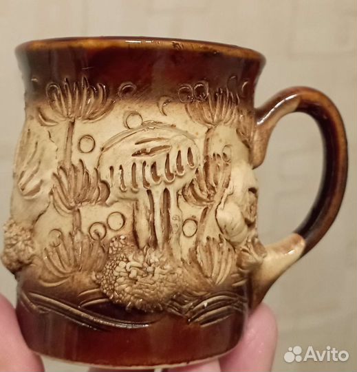 Кофейные чашечки и детская бутылка