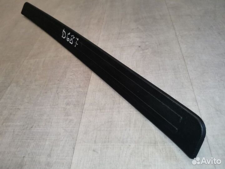 Накладка порога (внутренняя) передняя правая Mazda