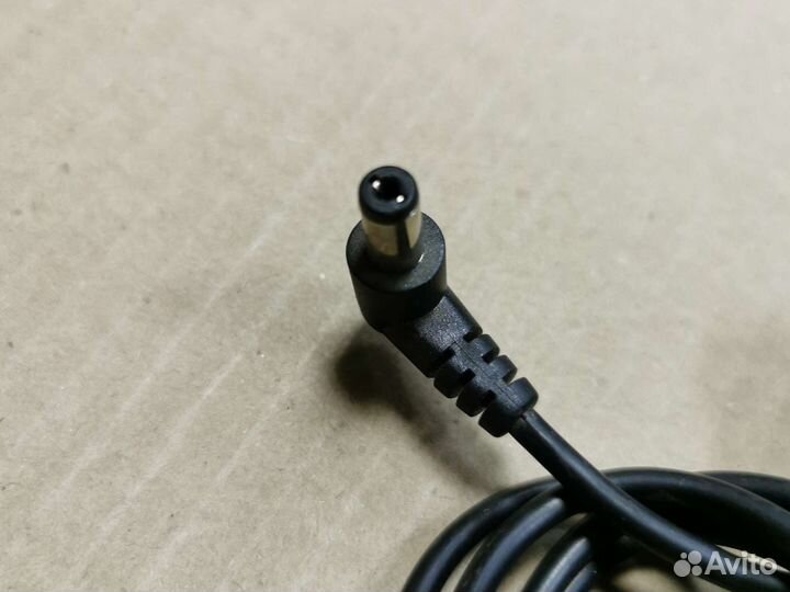 Блок питания ILan Electronics F1650k 12V 3.5 a