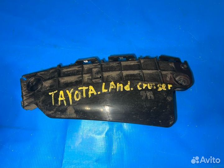 Крепление бампера переднее правое Toyota Land