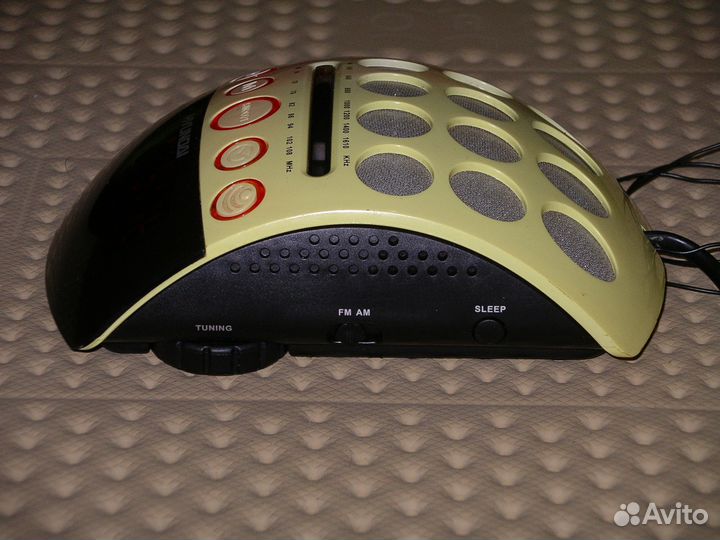 Радиоприемник Hyundai H-1535.Выключатели,розетки