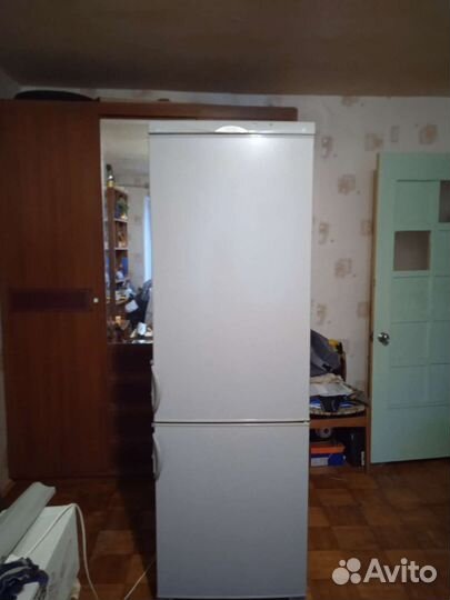 Холодильник бу высокий Snaige