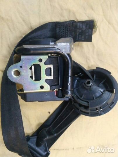 Ремень безопасности задний Audi A4 B5 AQD