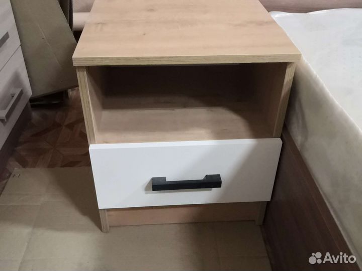 Тумба прикроватная