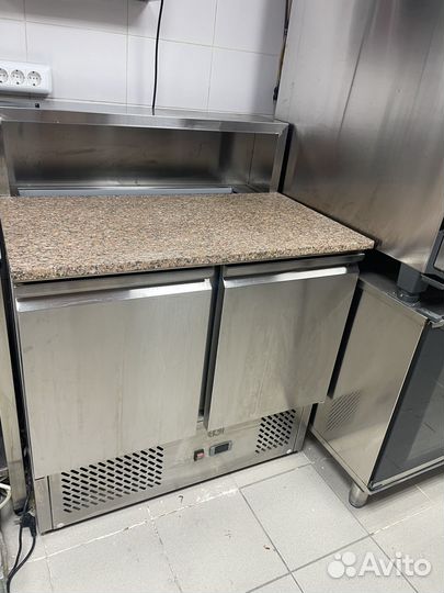 Холодильный стол
