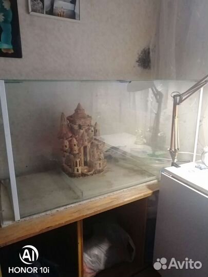 Аквариум и тумбачка