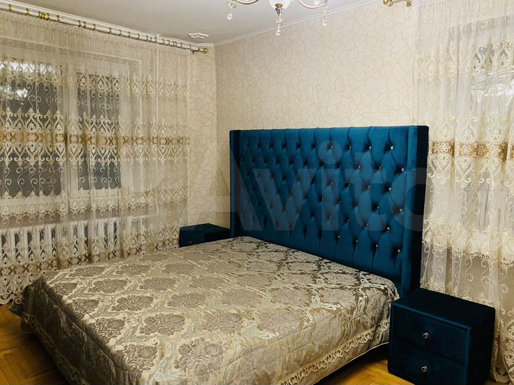 4-к. квартира, 92 м², 1/9 эт.