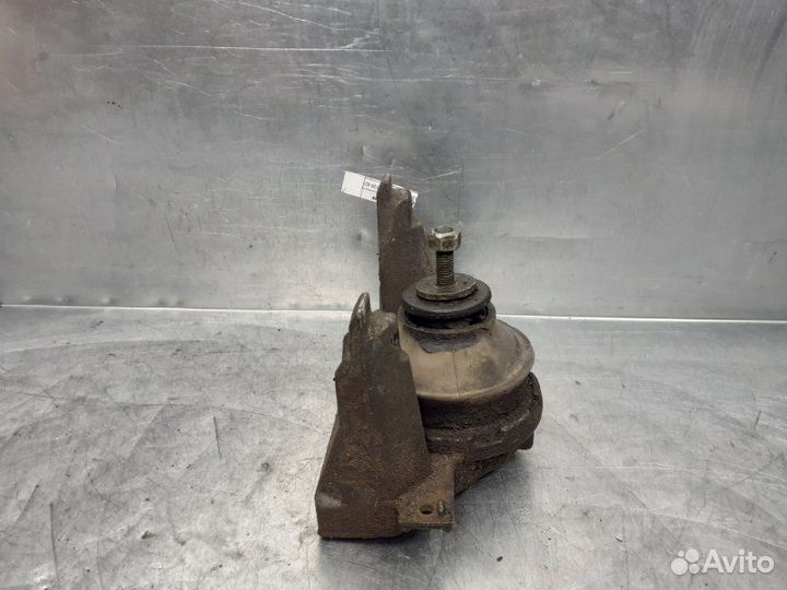 Опора двигателя правая Audi 100 C4 1991-1994