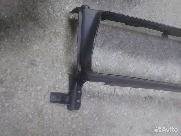 Вольво s 40 рамка перед