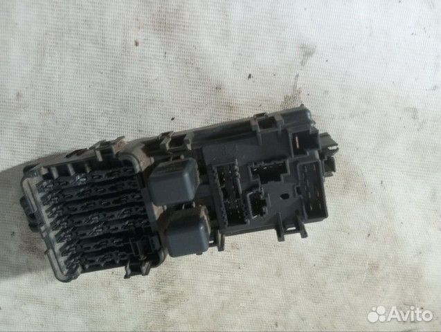 Блок предохранителей Mitsubishi Pajero 2