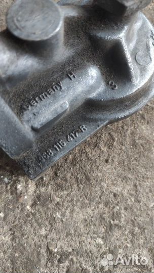 Крепление масляного фильтра Volkswagen Golf 2