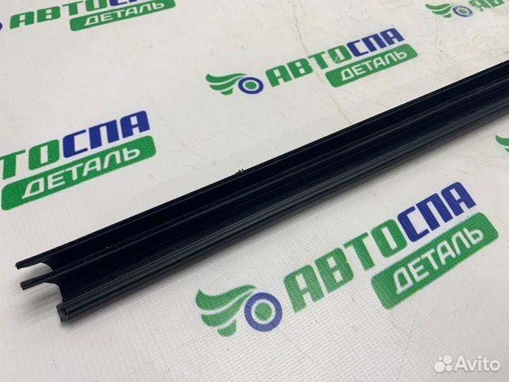 Уплотнитель стекла двери задний правый Citroen C4