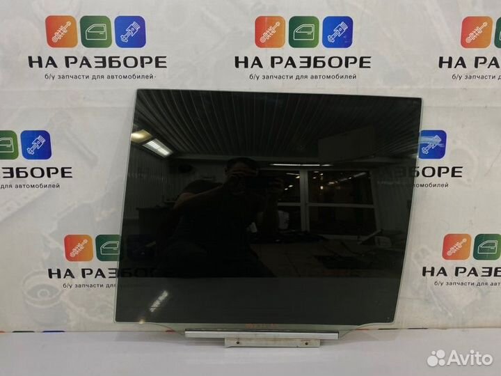 Стекло двери заднее левое Toyota Land Cruiser 200