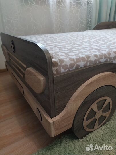 Детская кровать машина