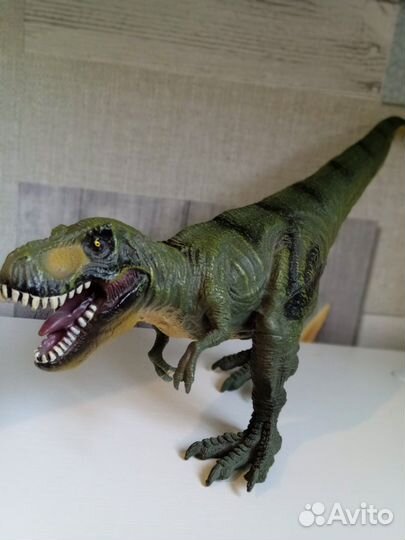 Фигурка динозавра