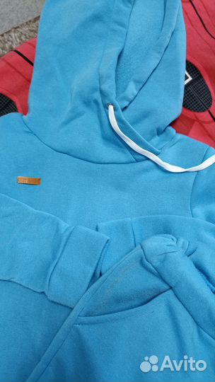 Женский спортивный костюм