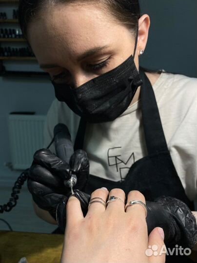 Маникюр с покрытием гель-лаком