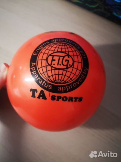 Гимнастический мяч, скакалка, обруч