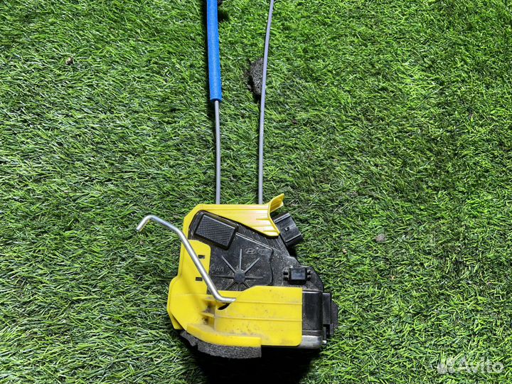 Замок двери задней правой Hyundai Solaris