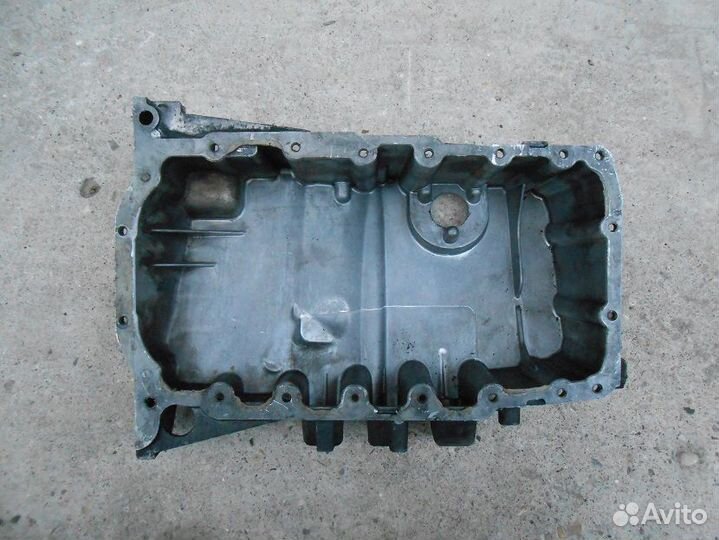 Масляный поддон Ауди А4 Б7 2.0 тди 03G103603J