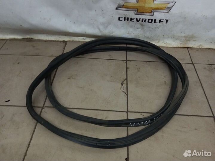 Уплотнитель крышки багажника Шевроле Лачетти Седан