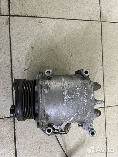 Компрессор кондиционера Grandis NA4W 4G69