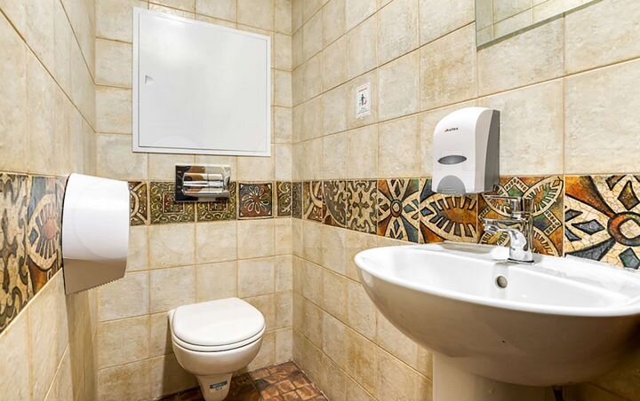 Комната 6 м² в > 9-к., 1/2 эт.