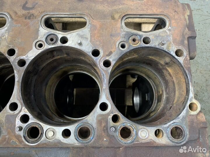 Блок цилиндров двигателя