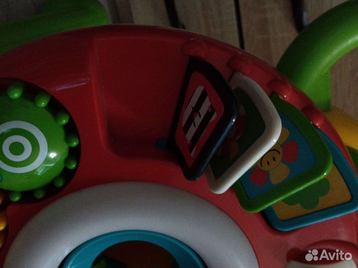 Развивающий бизиборд каталка