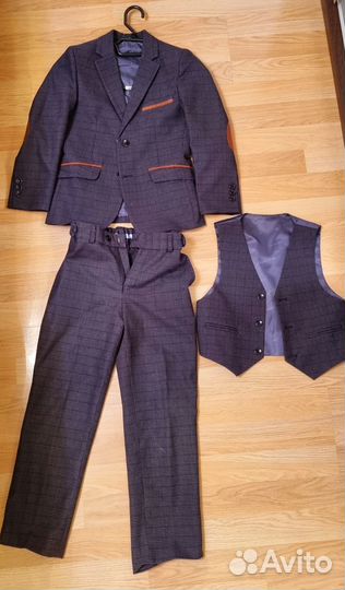 Продам костюм-тройку 116-122р