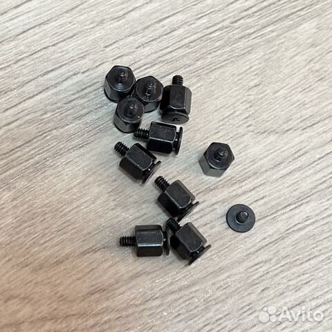 Винт со стойкой для SSD