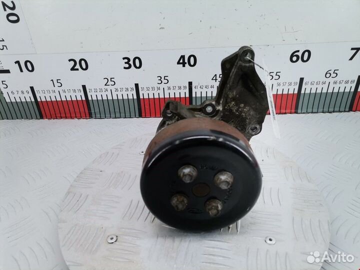 Помпа Ford Focus 1998 1566239