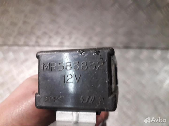 Реле mitsubishi Pajero III V78W 2000-2006 MR583832