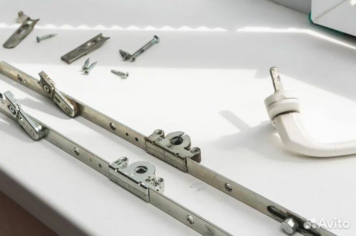 Замена фурнитуры на окно и дверь