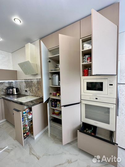 Кухня на заказ с доводчиками в Челябинске