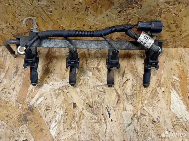Топливная рампа форсунками Chevrolet Aveo t250 1.2