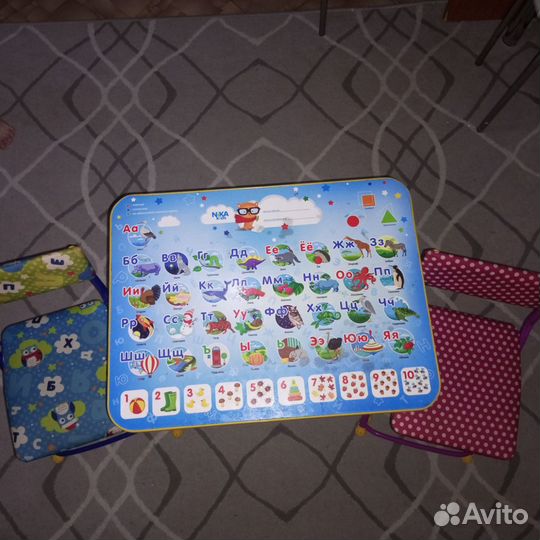 Детский стол и стулья