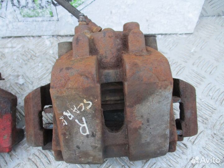 Суппорт передний правый Форд Эскейп 2 2.3л 2008г