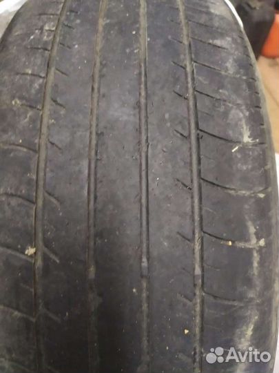Yokohama dB Decibel E70B 215/55 R17 V