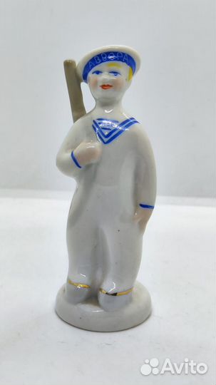 Статуэтка фарфор