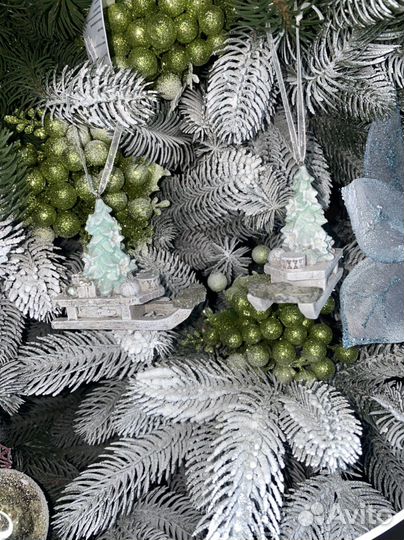 Новогодняя елочная игрушка Сани с ёлкой