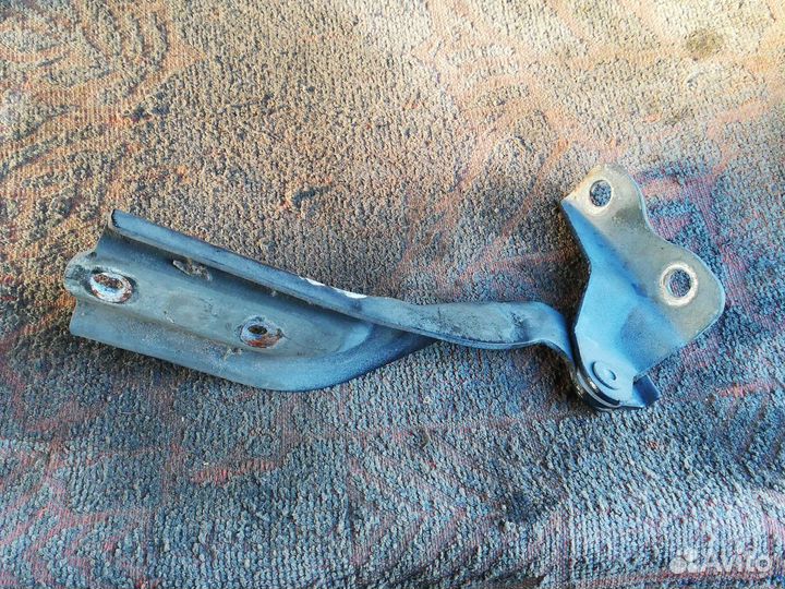 Петля капота Дайхатсу Териос 1