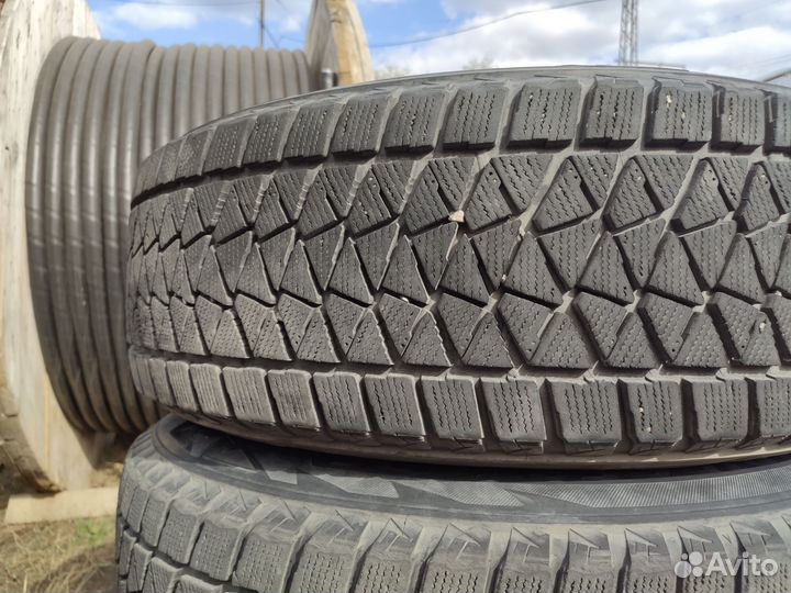 Bridgestone Blizzak DM-V2 235/65 R18