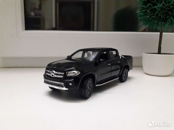 Модель Mercedes Benz X-class масштаб 1:27