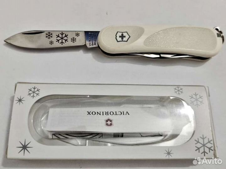 Швейцарский нож Victorinox EvoGrip X-mas L16