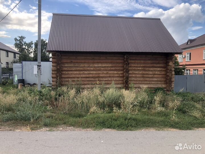 Сруб дома из бревна